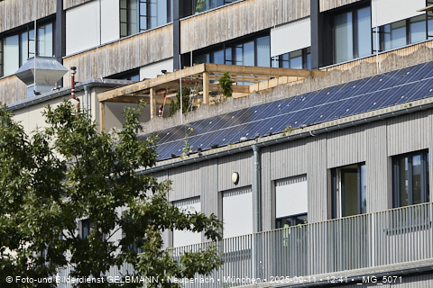 Achitektur_im_Plettzentrum_die Holzverkleidung_an_der_Fassade__MG_5071.jpg
